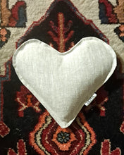 Ladda upp bild till gallerivisning, Värmekudde i linne - hjärta