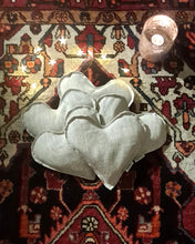 Ladda upp bild till gallerivisning, Värmekudde i linne - hjärta