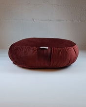 Ladda upp bild till gallerivisning, Meditationskudde sammet - Vinröd