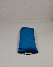 Ladda upp bild till gallerivisning, Ögonkudde sammet - Kornblå