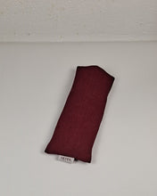 Ladda upp bild till gallerivisning, Ögonkudde linne - Vinröd