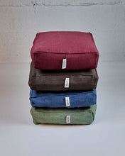 Ladda upp bild till gallerivisning, Yinyogakudde linne - Vinröd