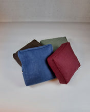 Ladda upp bild till gallerivisning, Yinyogakudde linne - Vinröd