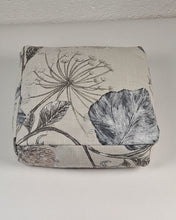 Ladda upp bild till gallerivisning, Yinyogakudde - Vit blomster