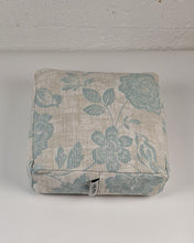 Ladda upp bild till gallerivisning, Yinyogakudde fyrkantig - Turkos blomma