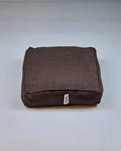 Ladda upp bild till gallerivisning, Yinyogakudde linne - Mörkbrun