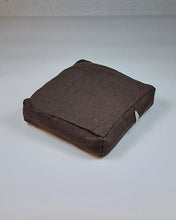 Ladda upp bild till gallerivisning, Yinyogakudde linne - Mörkbrun