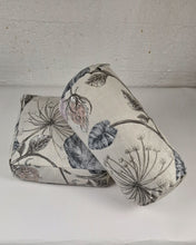 Ladda upp bild till gallerivisning, Bolster mini - Vit blomster