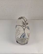 Ladda upp bild till gallerivisning, Bolster mini - Vit blomster