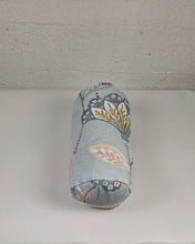 Ladda upp bild till gallerivisning, Bolster mini - Ljusblå blomster